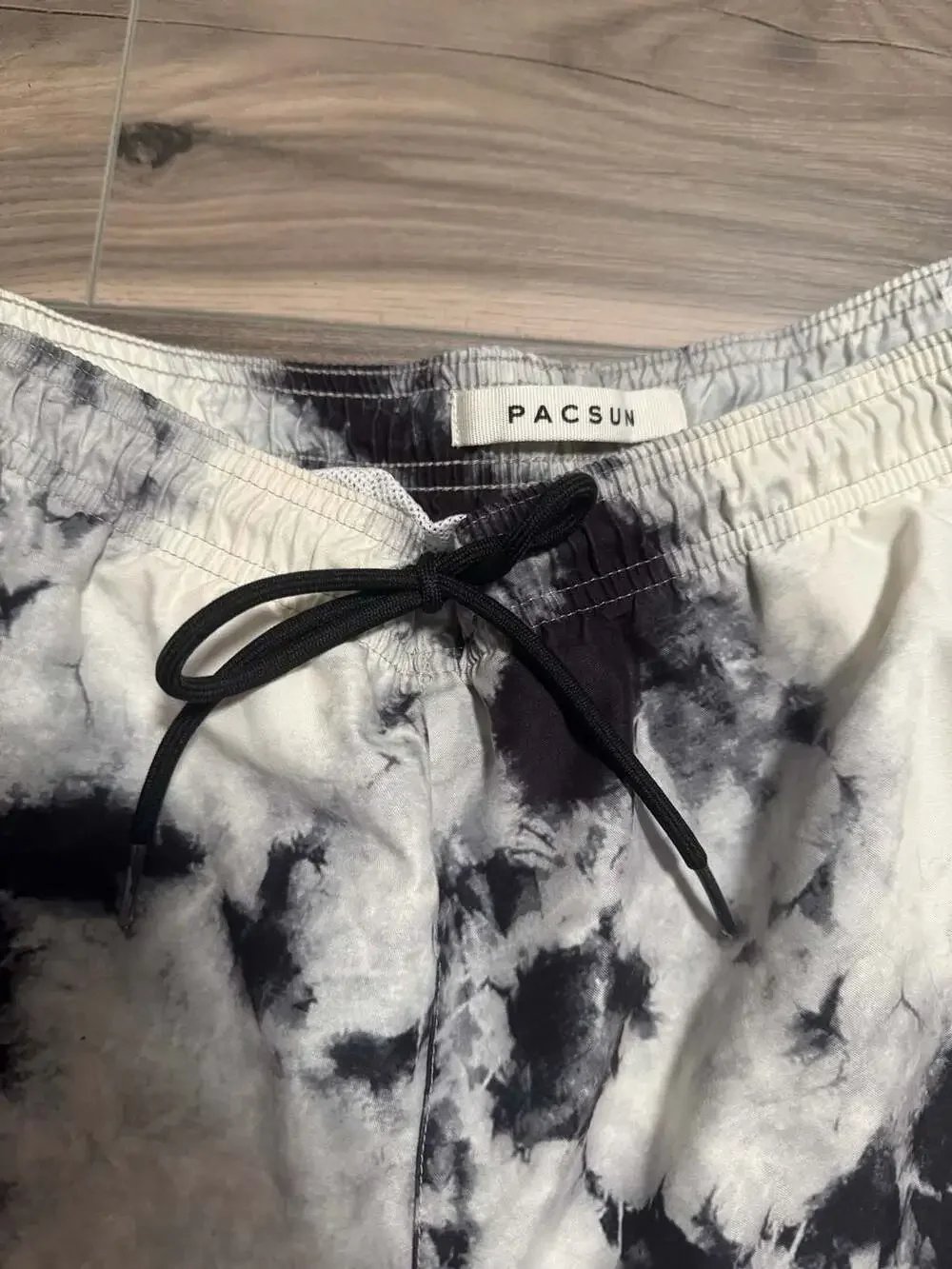 PacSun Men's Black and White Tie Dye Swim Trunks Shorts Size Large